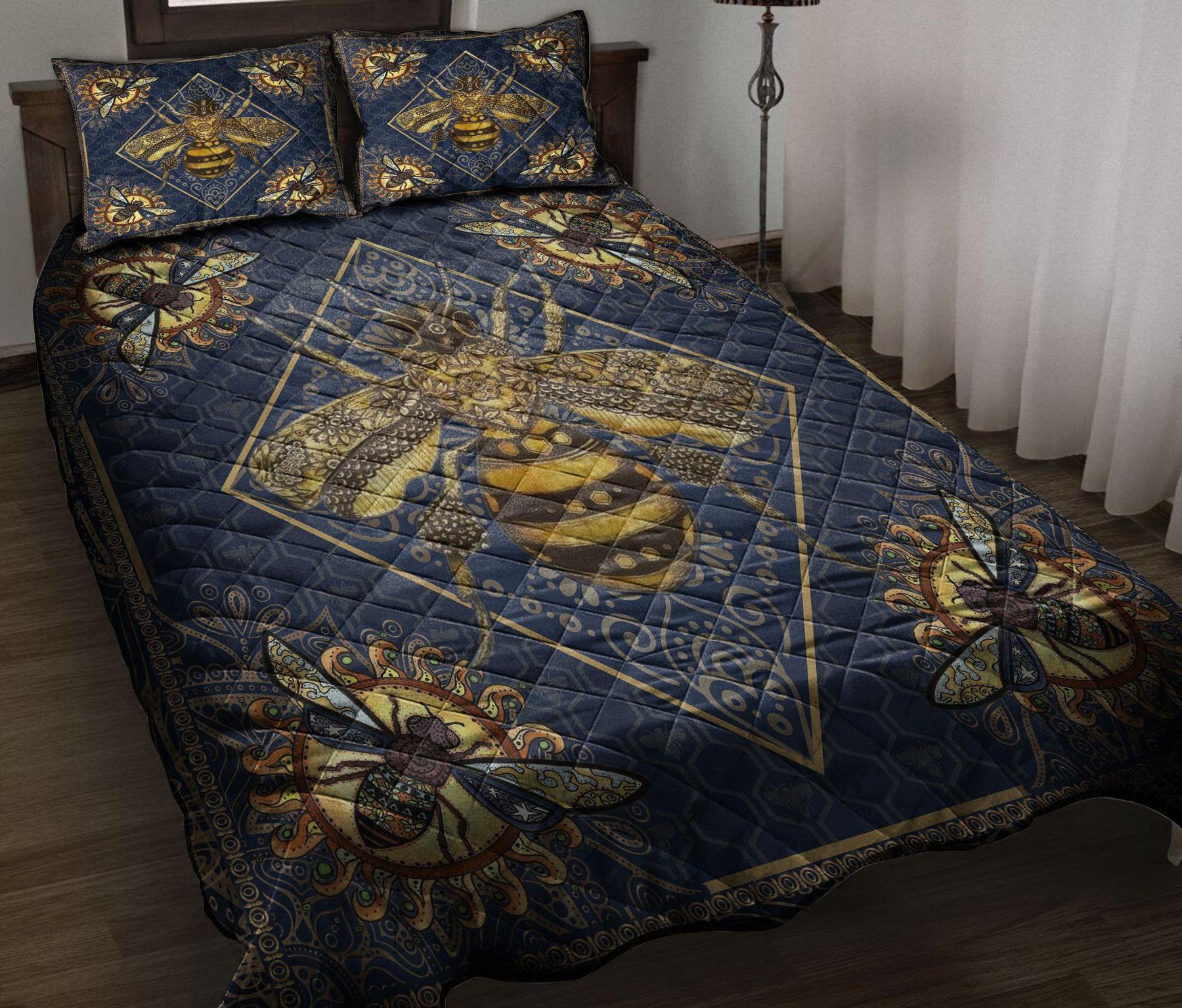 Awesome Hoodied Treble Clef And Hummingbirds Quilt Bed Set Bee HDQ027